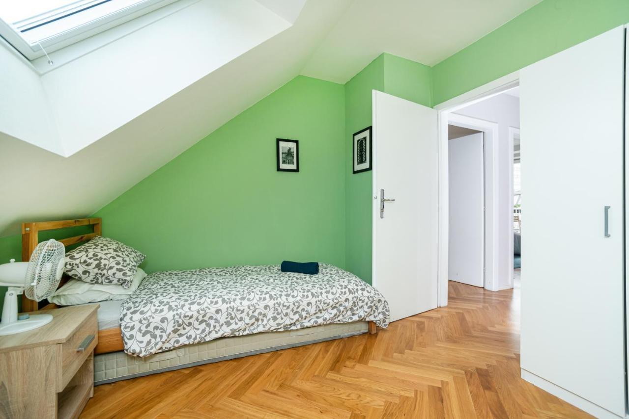 Central, Spacious, Modern 5 Bedrm Duplex W/Balcony Prague Exterior photo