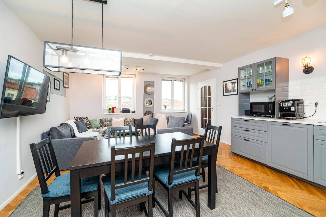 Central, Spacious, Modern 5 Bedrm Duplex W/Balcony Prague Exterior photo