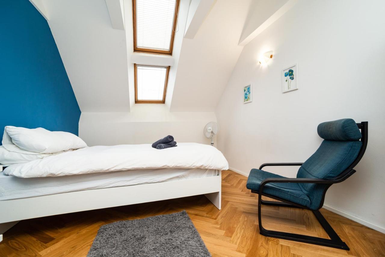 Central, Spacious, Modern 5 Bedrm Duplex W/Balcony Prague Exterior photo