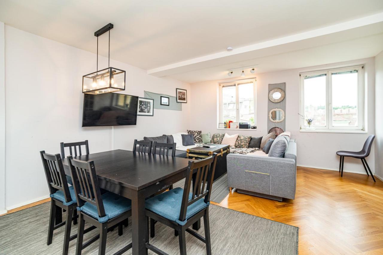 Central, Spacious, Modern 5 Bedrm Duplex W/Balcony Prague Exterior photo