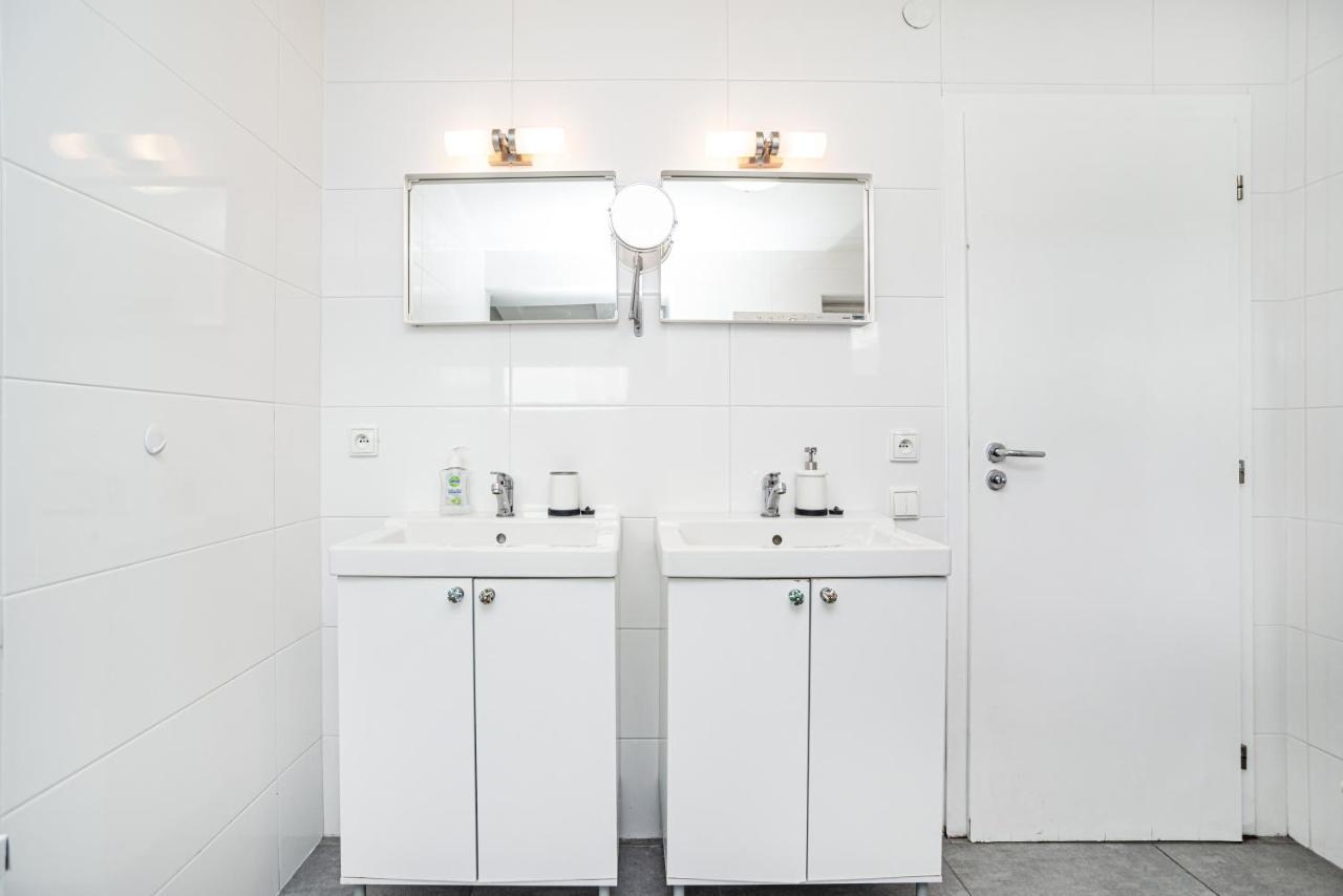 Central, Spacious, Modern 5 Bedrm Duplex W/Balcony Prague Exterior photo